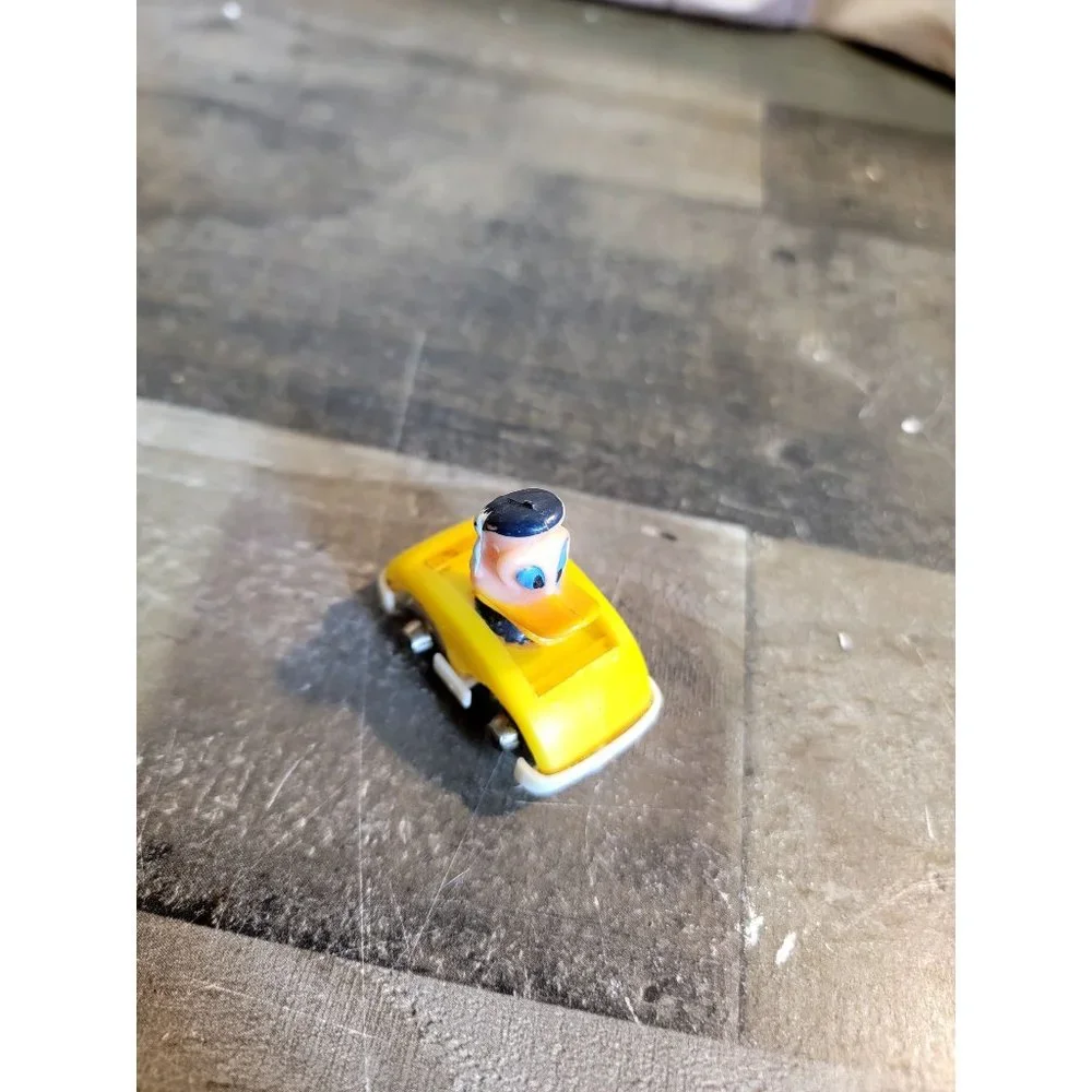 Vintage Donald Duck‎ yellow mini car Disney toy figure